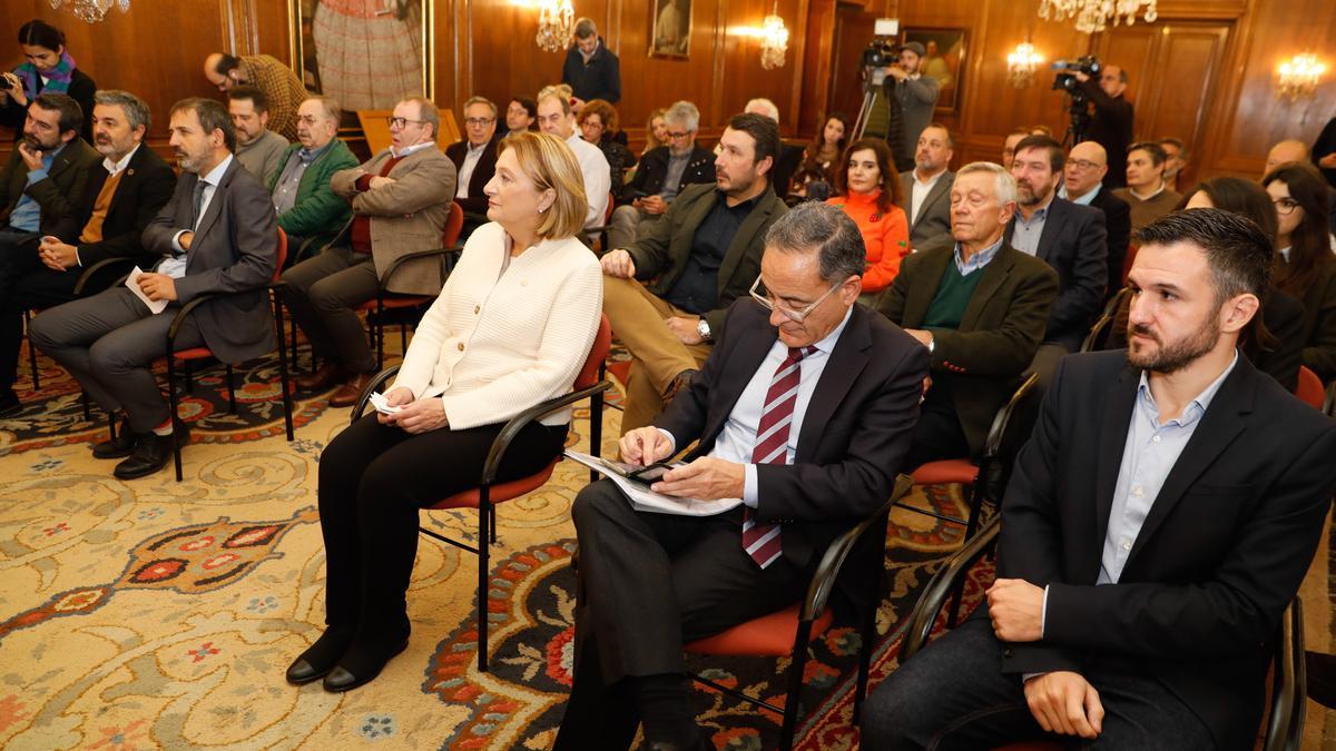 Público, en la presentación del estudio informativo de las vías de Avilés.