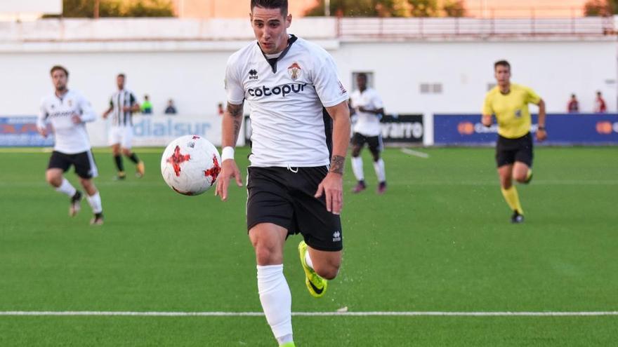 El Ontinyent renueva a Raúl González para evitar su marcha al Castellón