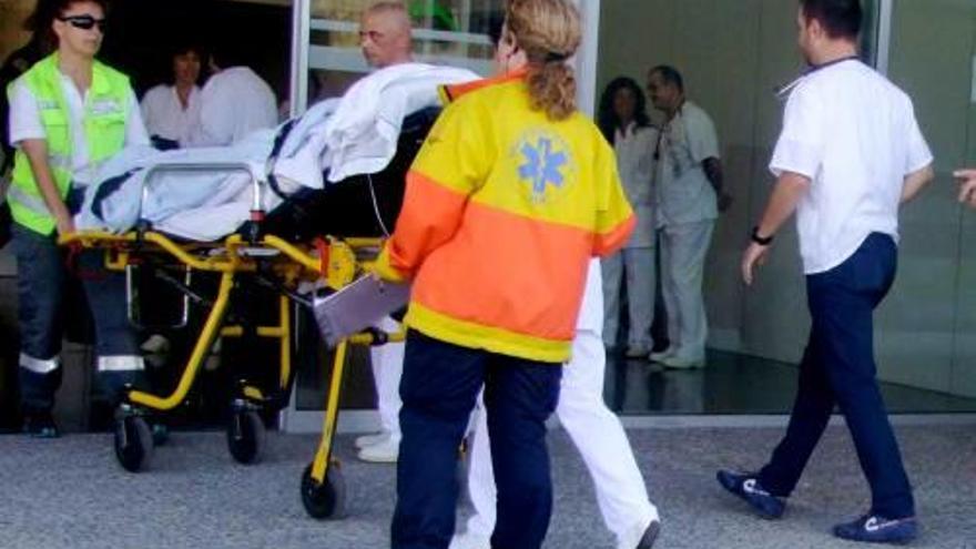 Entrada a l&#039;Hospital d&#039;Olot per urgències.