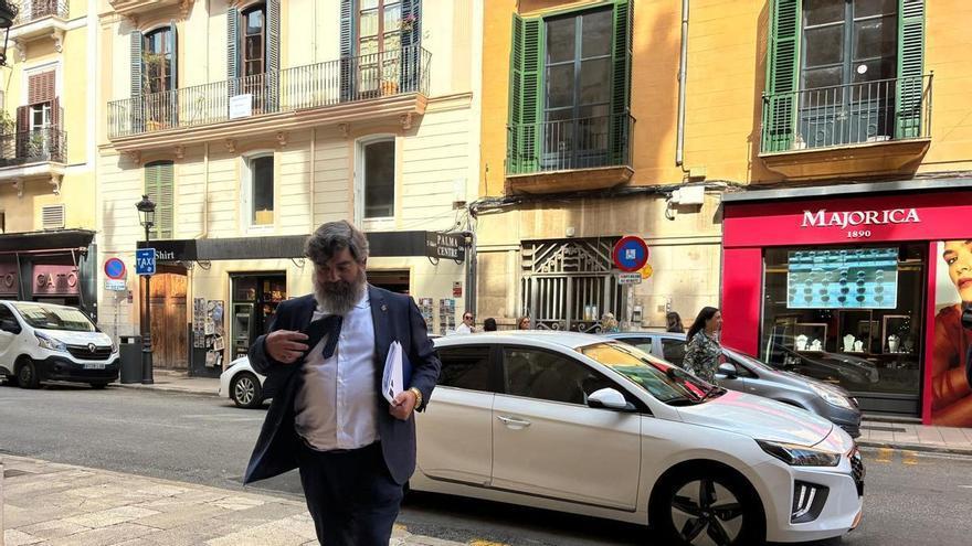 Bestard no aclara si usó con fines personales coches oficiales del Consell y la izquierda pide su dimisión: "Hemos cazado al vicepresidente"