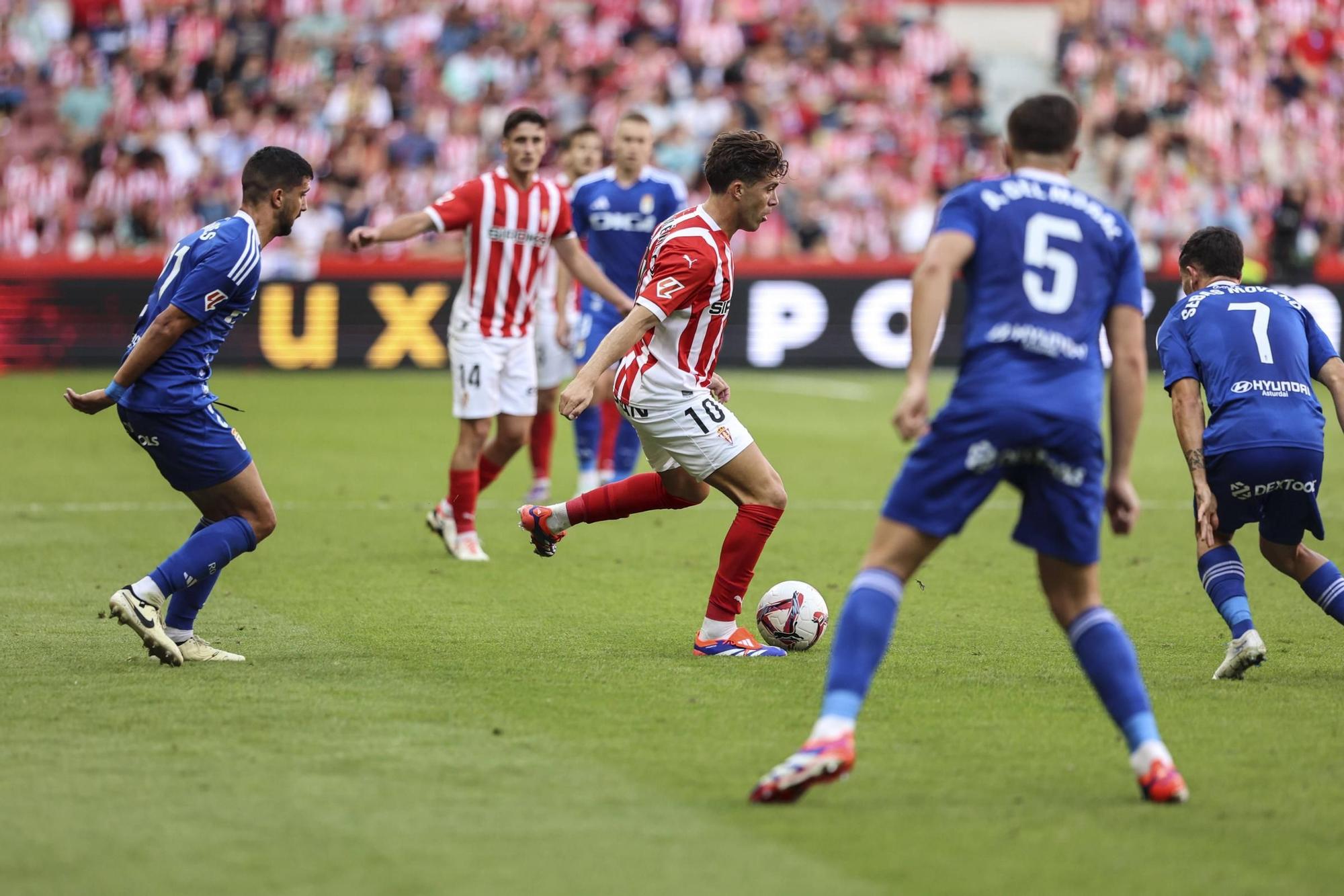 Derbi asturiano: las imágenes del partido entre el Sporting y el Oviedo en El Molinón