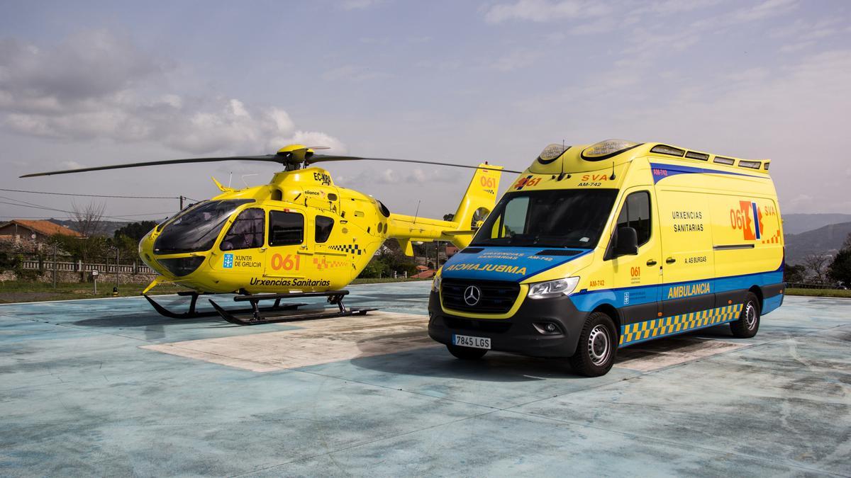 Helicóptero e ambulancia de urxencias sanitarias 061 Galicia