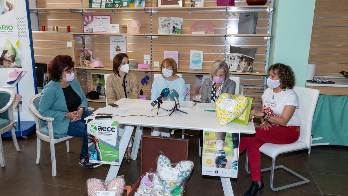 Presentación de actividades en la sede de la AECC en Caravaca