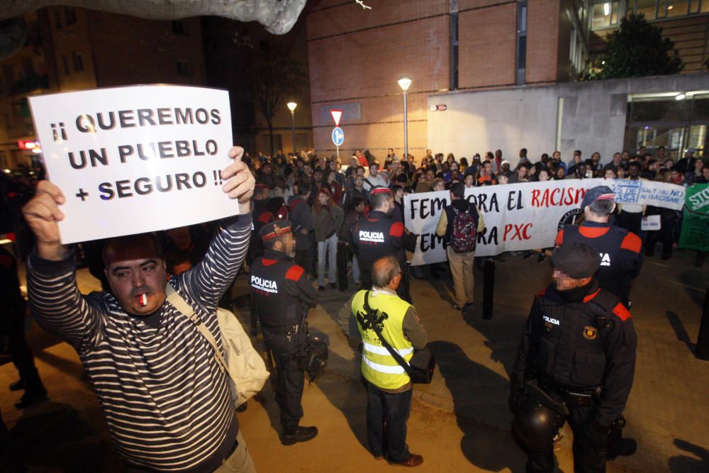 Dues concentracions s'han enfrontat a Salt per la inseguretat i el racisme