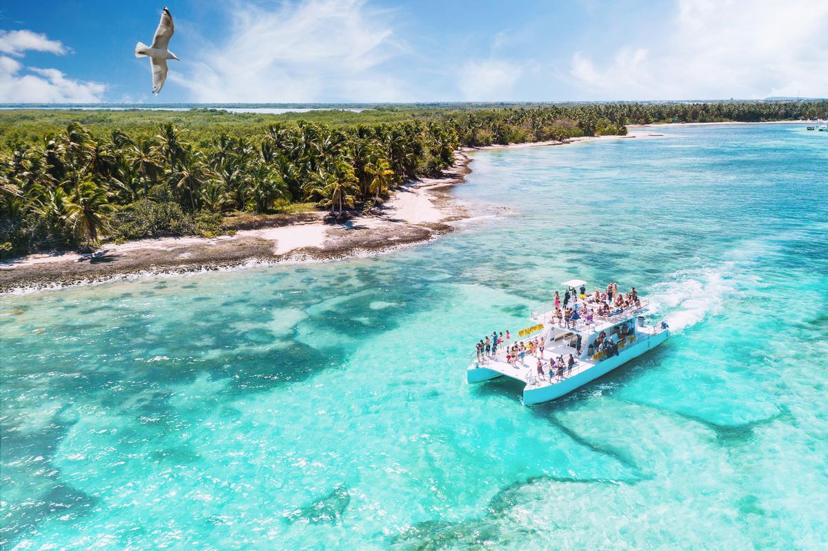 Sube a los barcos que conectan Isla Saona con Punta Cana