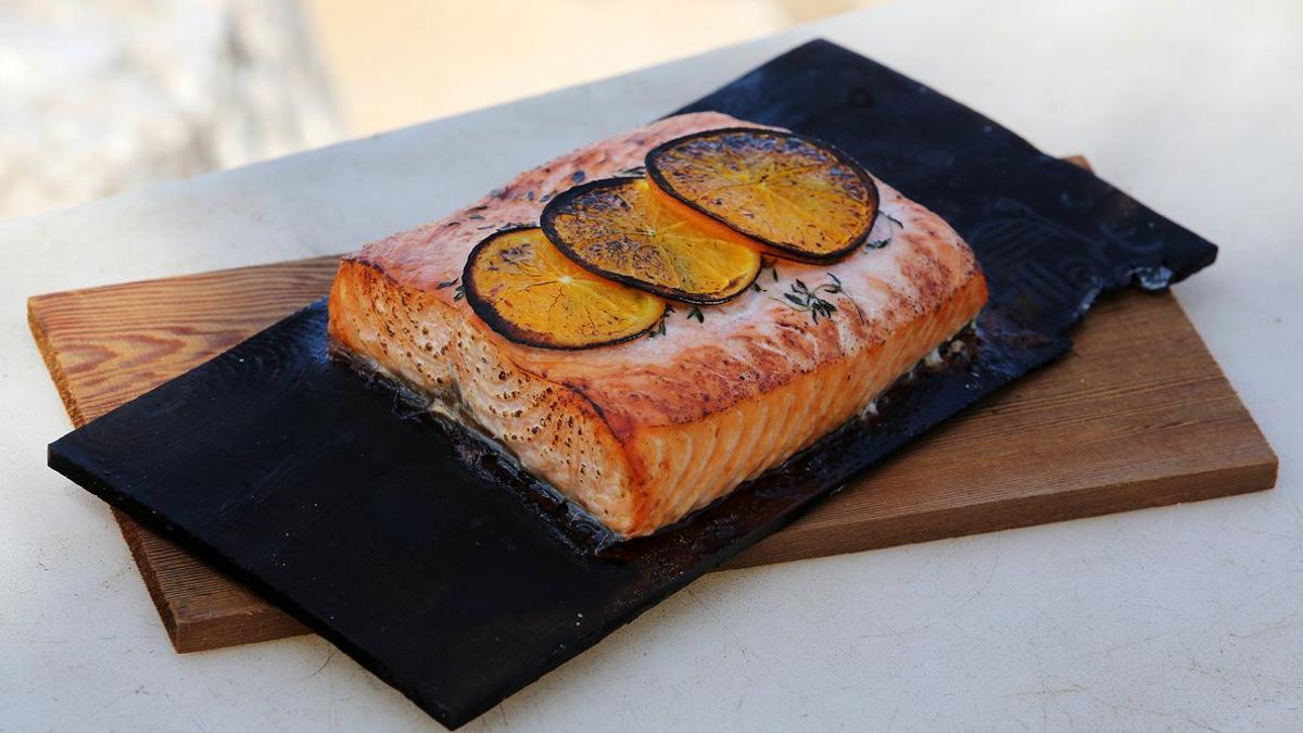 Receta de salmón a la madera de cedro