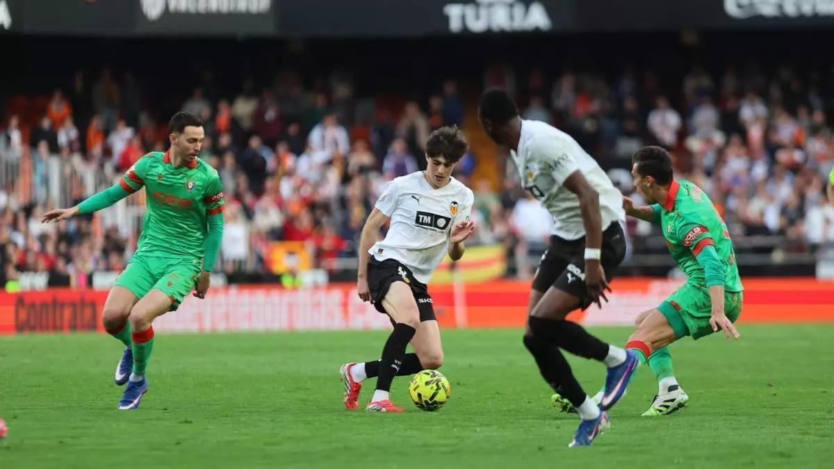 Javi Guerra en el Valencia - Osasuna