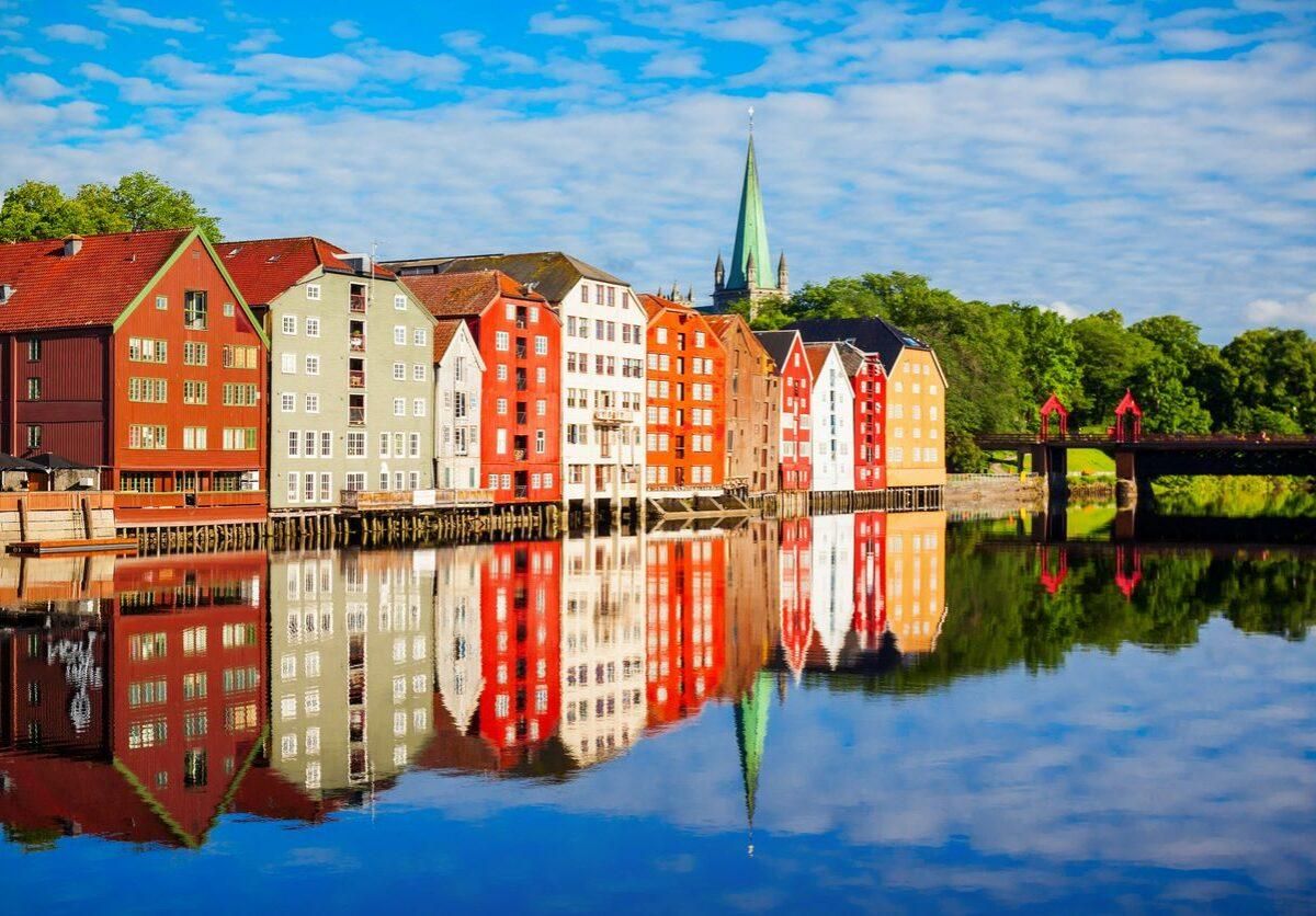 Vista del Bakklandet de Trondheim