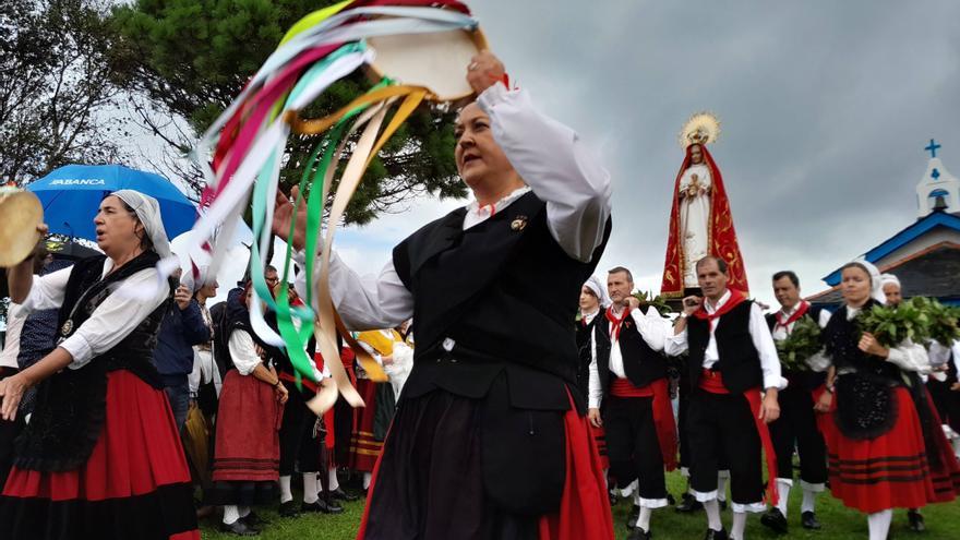 Cadavedo celebra la fiesta de La Regalina con chaparrón incluido