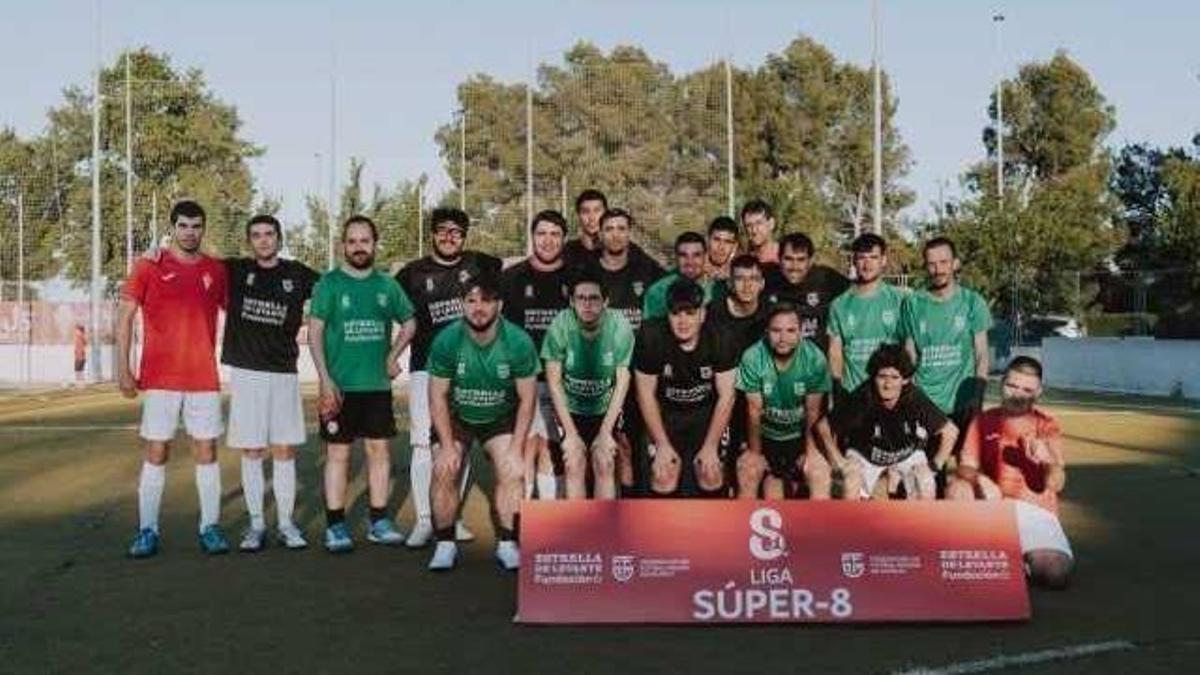 Uno de los equipos participantes en la Liga Súper Fútbol 8.