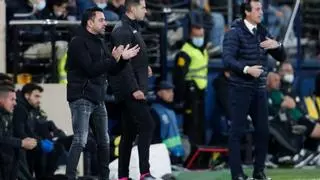 El palo de Emery a Xavi en pleno partido por el árbitro