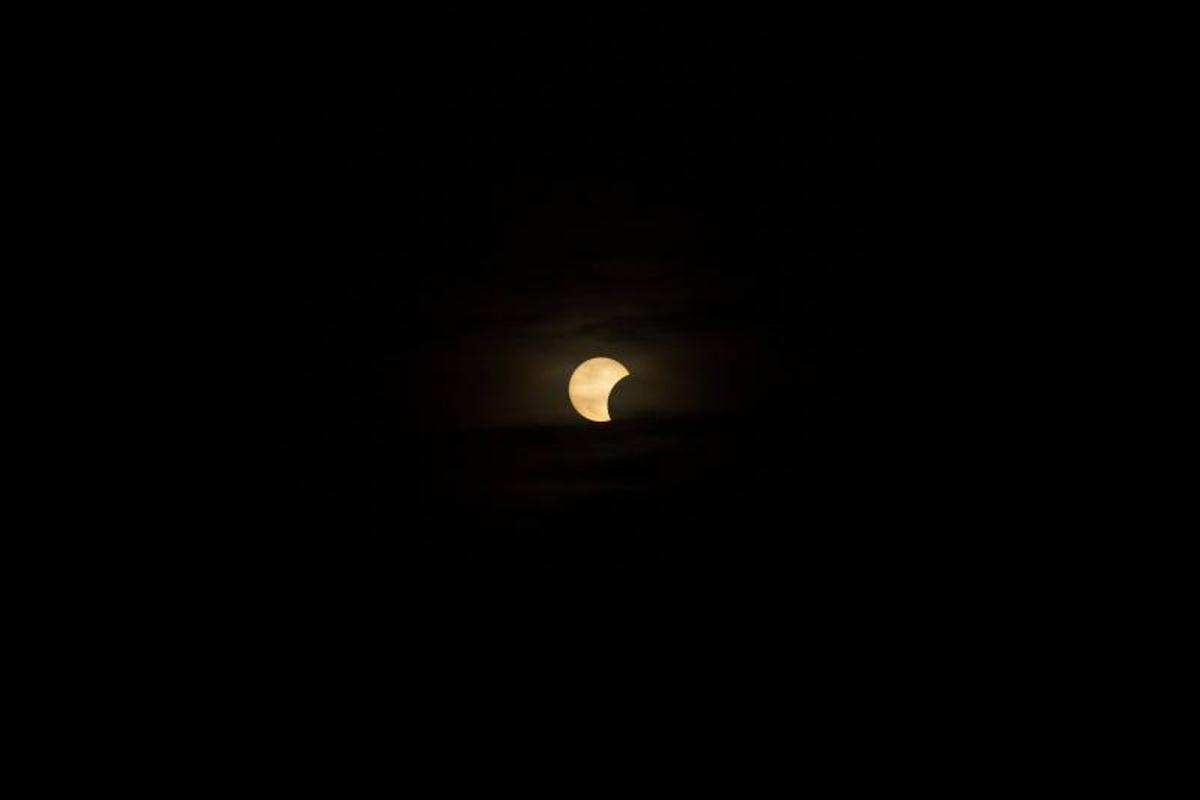 Imagenes del Eclipse solar visto desde el Castillo de Montjuic.
