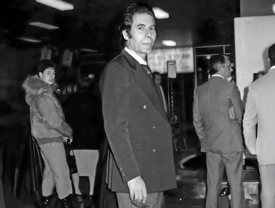 Rafael de Paula se perfila en el aeropuerto de Palma, enero de 1986. | LORENZO