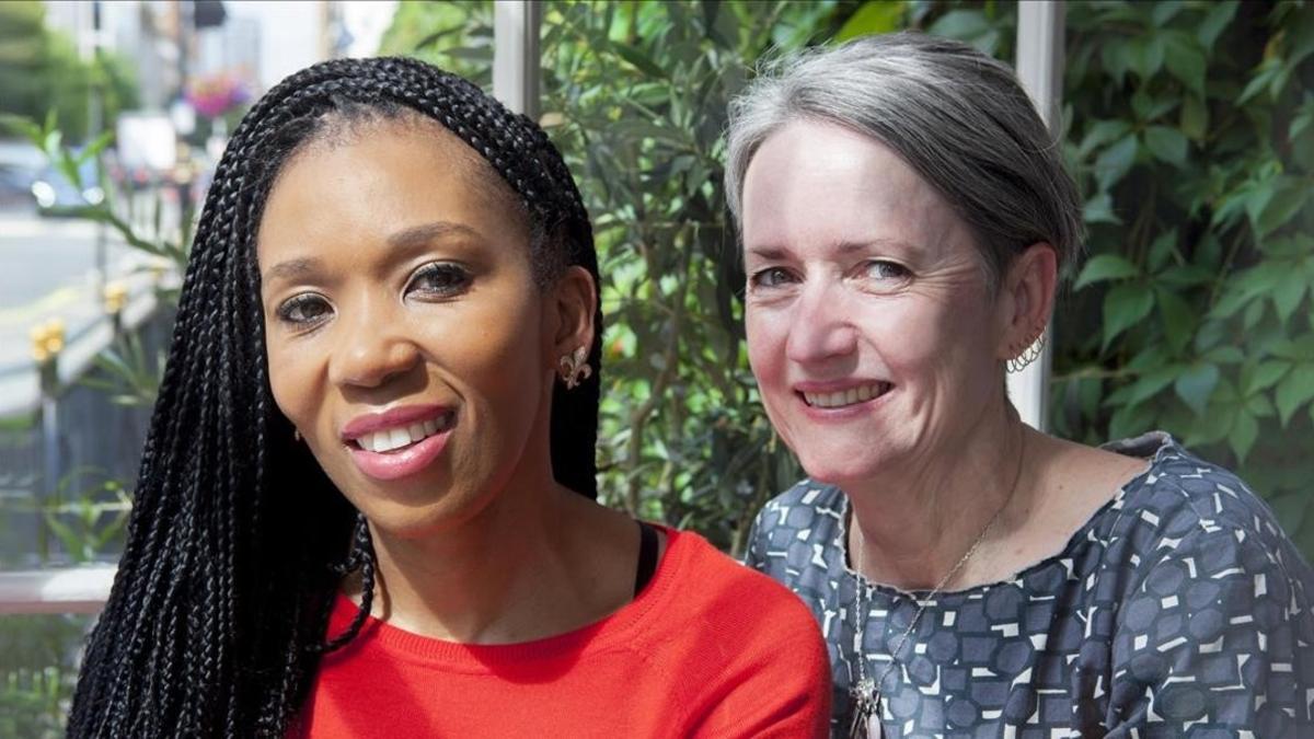 Zamaswazi Dlamini Mandela y la editora Sahn Venter en Londres