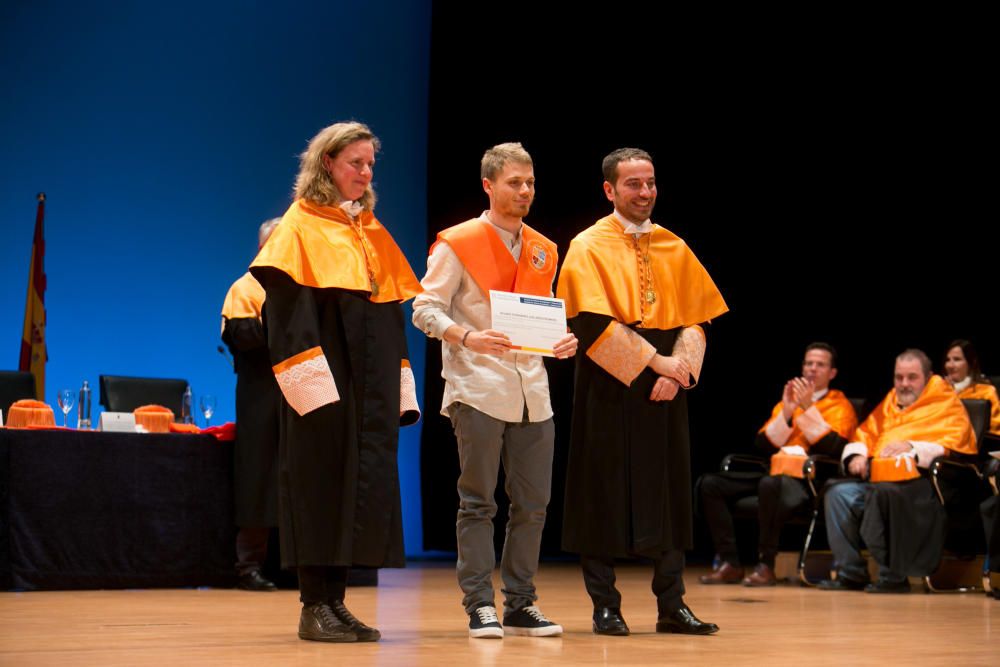 Graduación de alumnos de la Facultad de Económicas