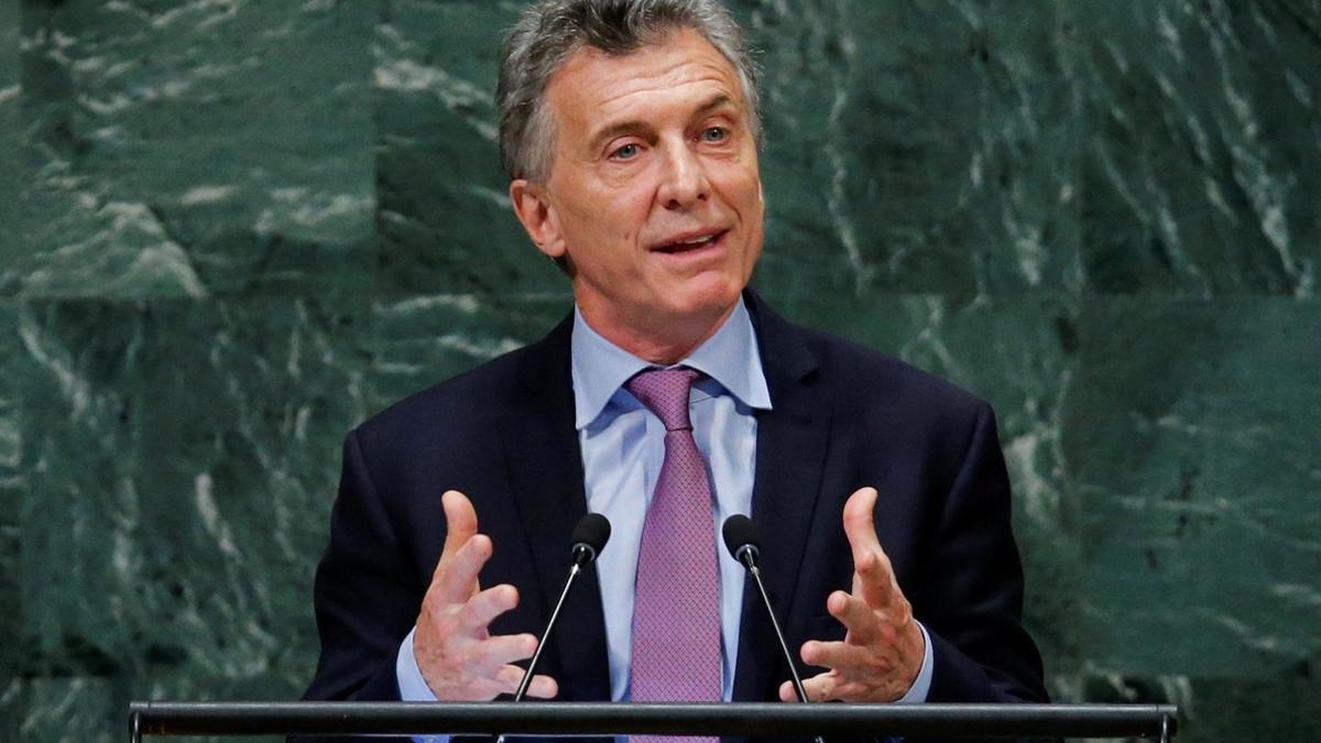 El presidente de Argentina promete redoblar esfuerzos para detener la crisis económica.