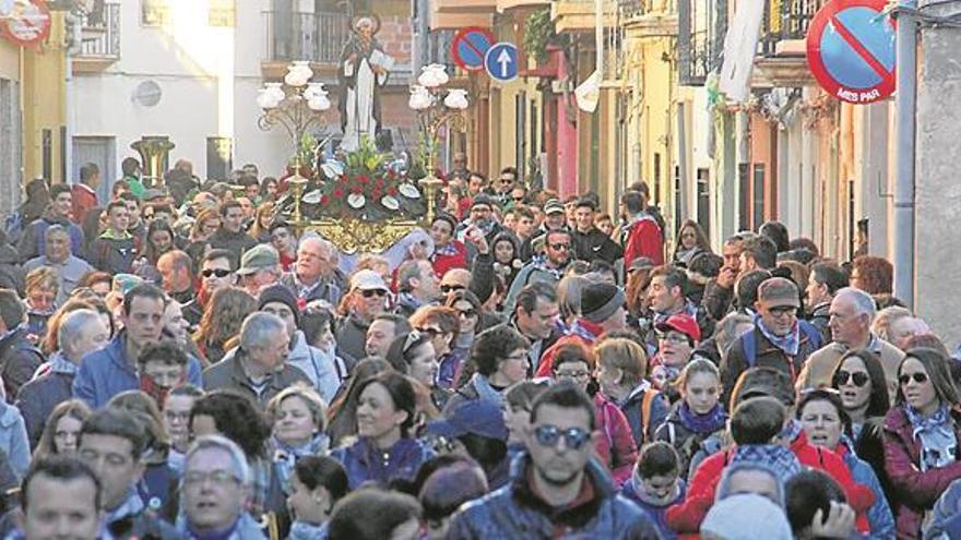 Betxí celebra la multitudinaria romería a la Muntanyeta del santo