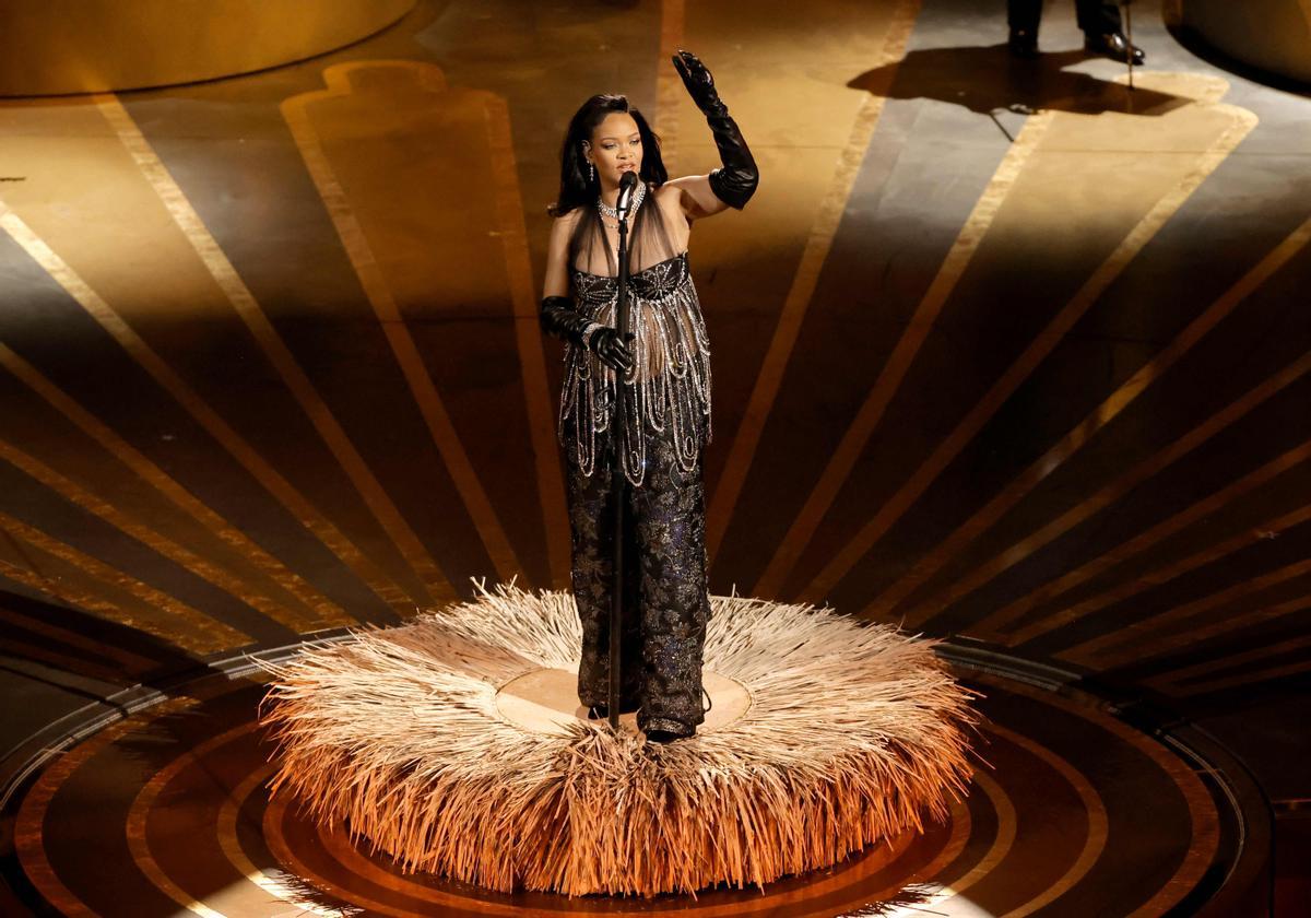 Rihanna interpreta Lift me up en los Oscar 2023