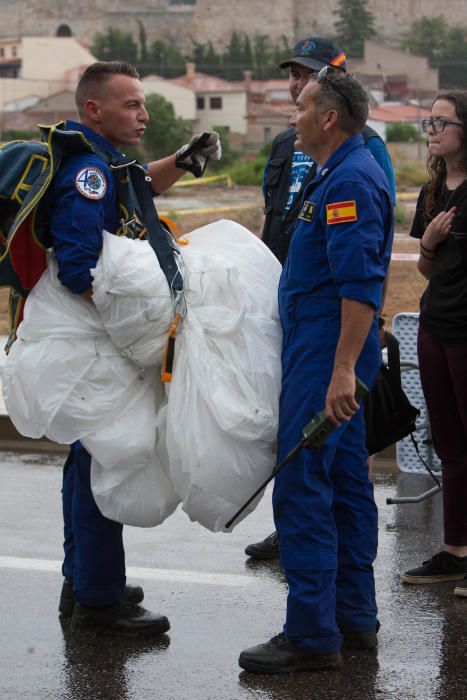 Exhibición de la Patrulla Acrobática Paracaidista