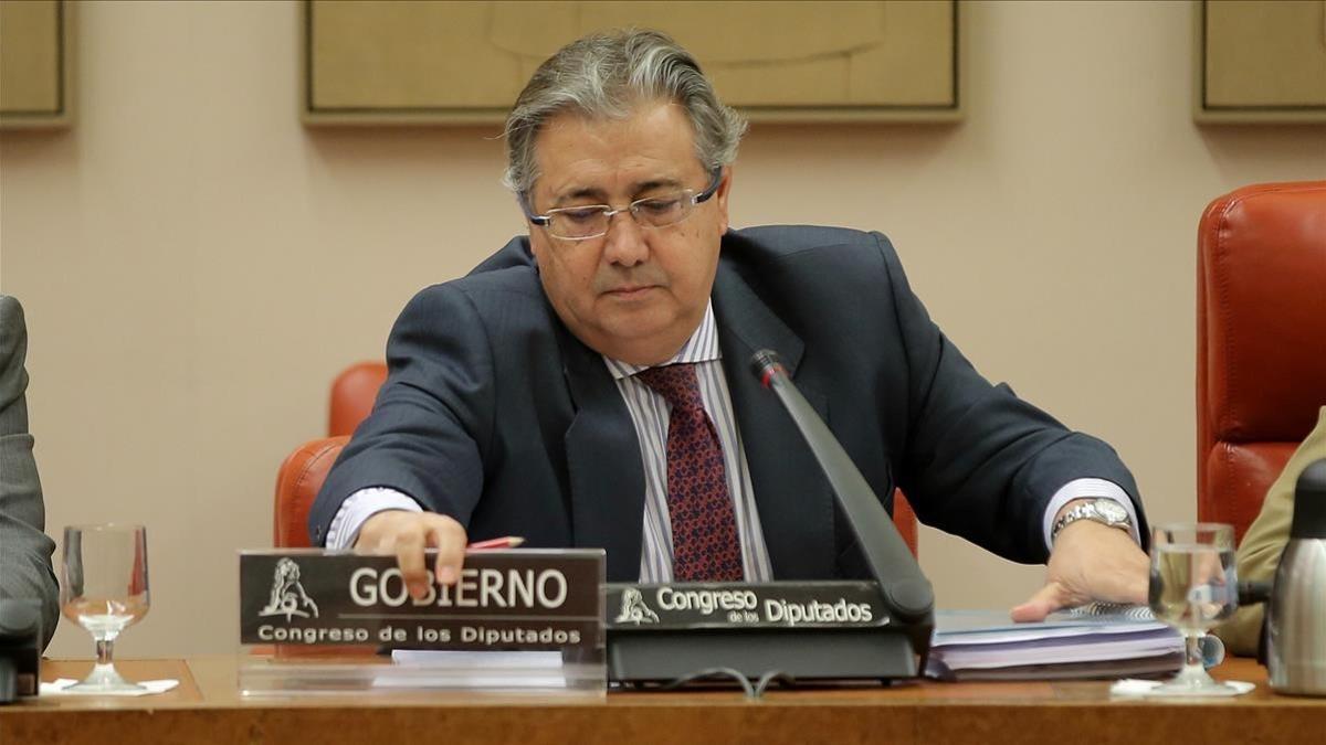 Juan Ignacio Zoido, ministro de Interior, durante la comisión sobre el 1-O.