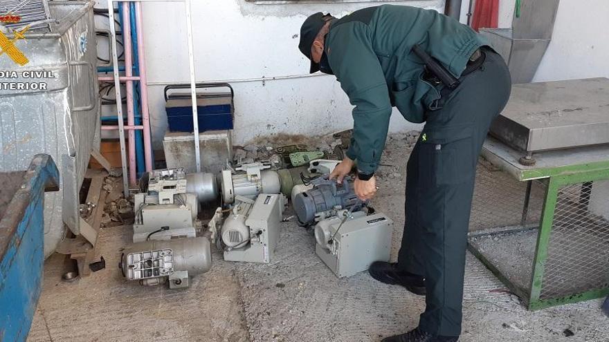 Detenido en Baena por el robo de 400 litros de gasoil y 20 motores de maquinaria textil