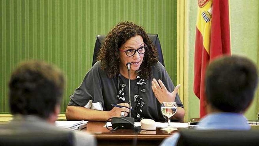 La consellera Cladera en una comparecencia en el Parlament.