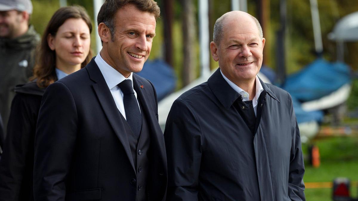 Emmanuel Macron y Olaf Scholz, este martes, durante su encuentro en Hamburgo.