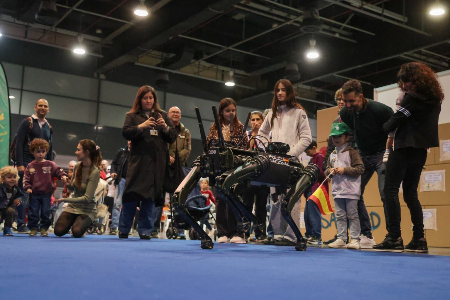Los más pequeños disfrutan en Expojove de las vacaciones navideñas