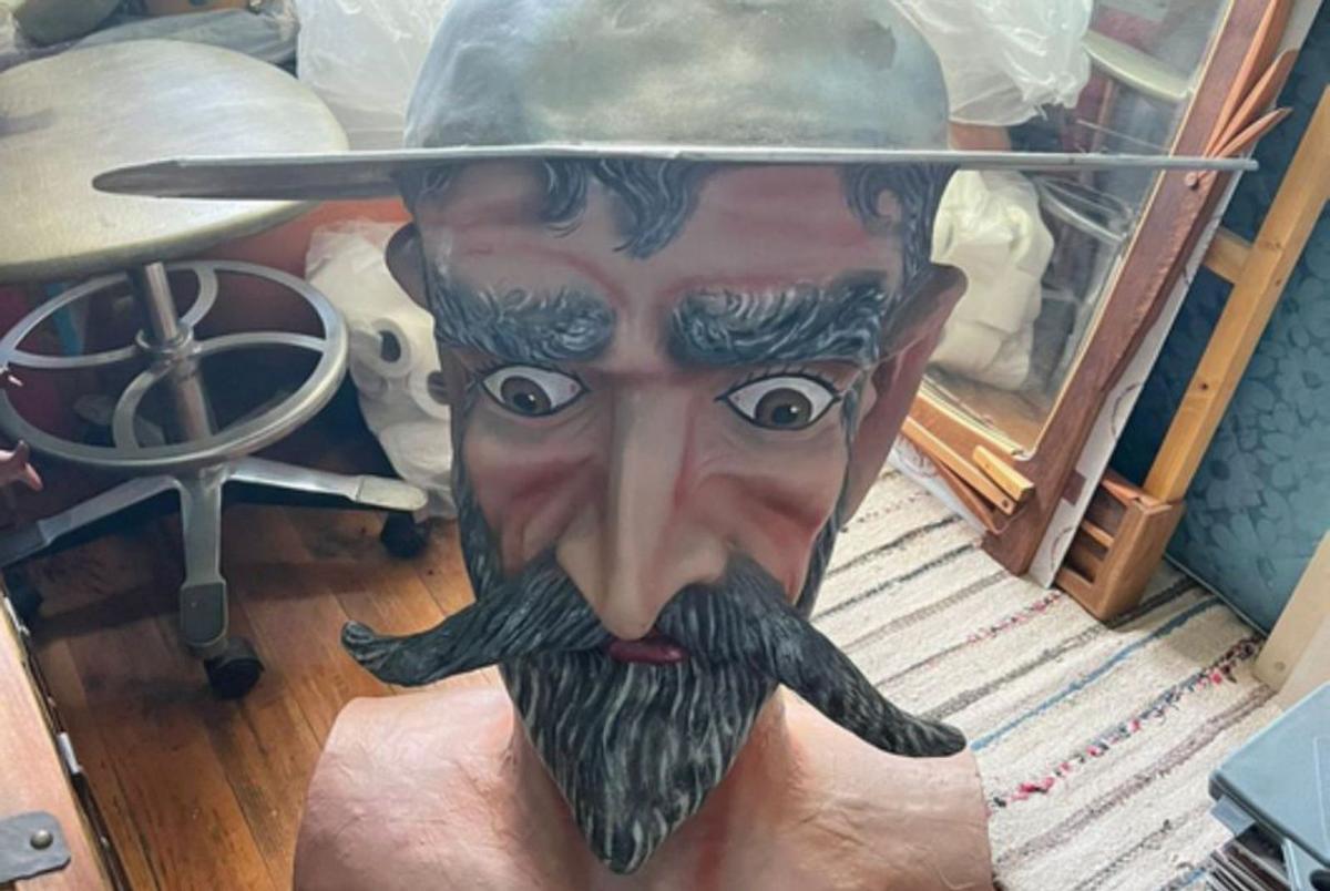 La cabeza del gigante Don Quijote, en el taller. | Cedida