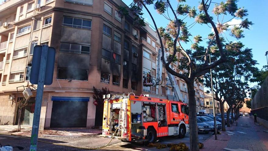 Un hombre con una orden de alejamiento incendia la casa de su exmujer en Albal (Valencia)