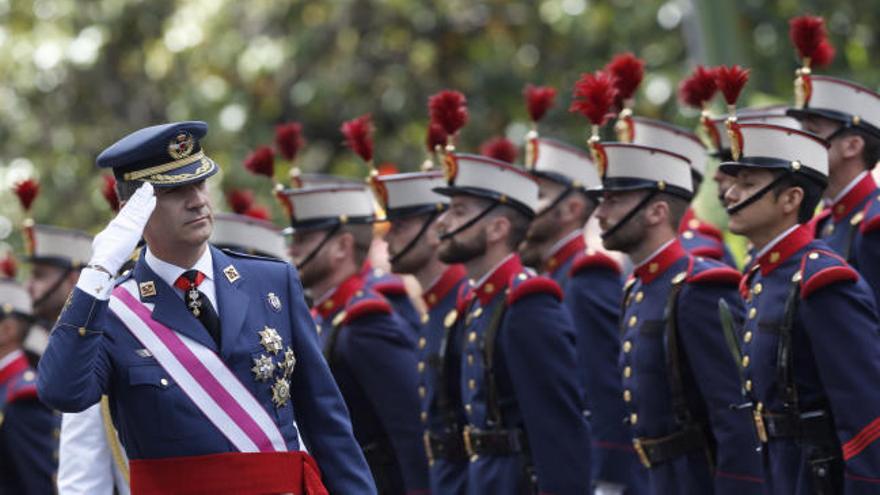 Los Reyes presiden en Madrid el primer Día de las Fuerzas Armadas con Gobierno en funciones