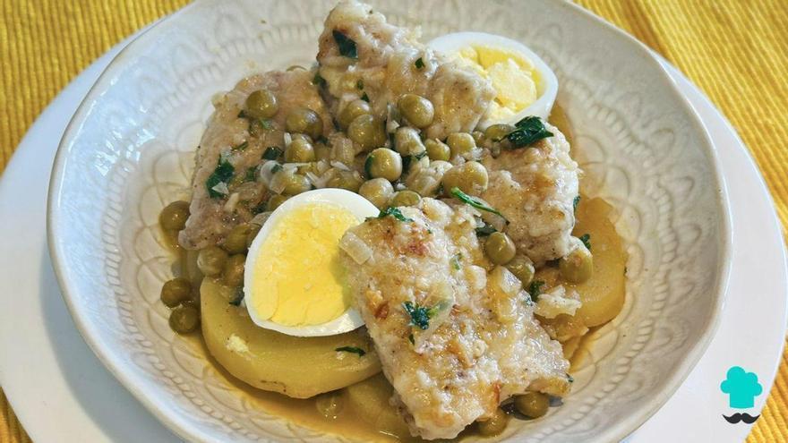Merluza con guisantes y patatas: un guiso casero sencillo, económico y reconfortante