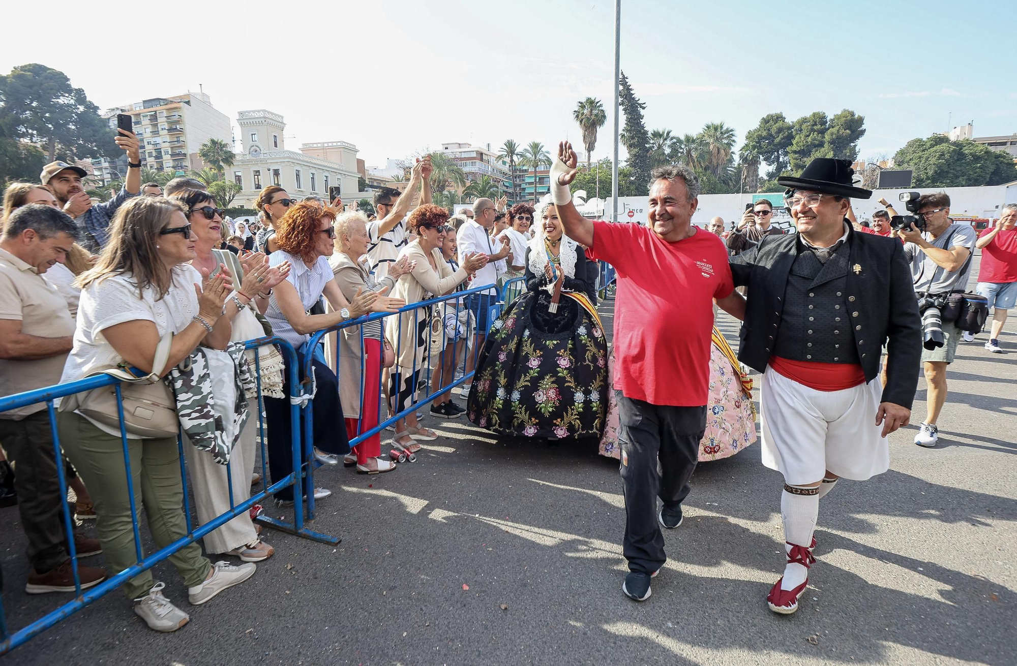 Resumen de los actos de inicio de las Hogueras 2024 ( Mascletà, Pasodoble, Homenaje Foguerers y Barraquers, desfile del Pregón y Pregón oficial )