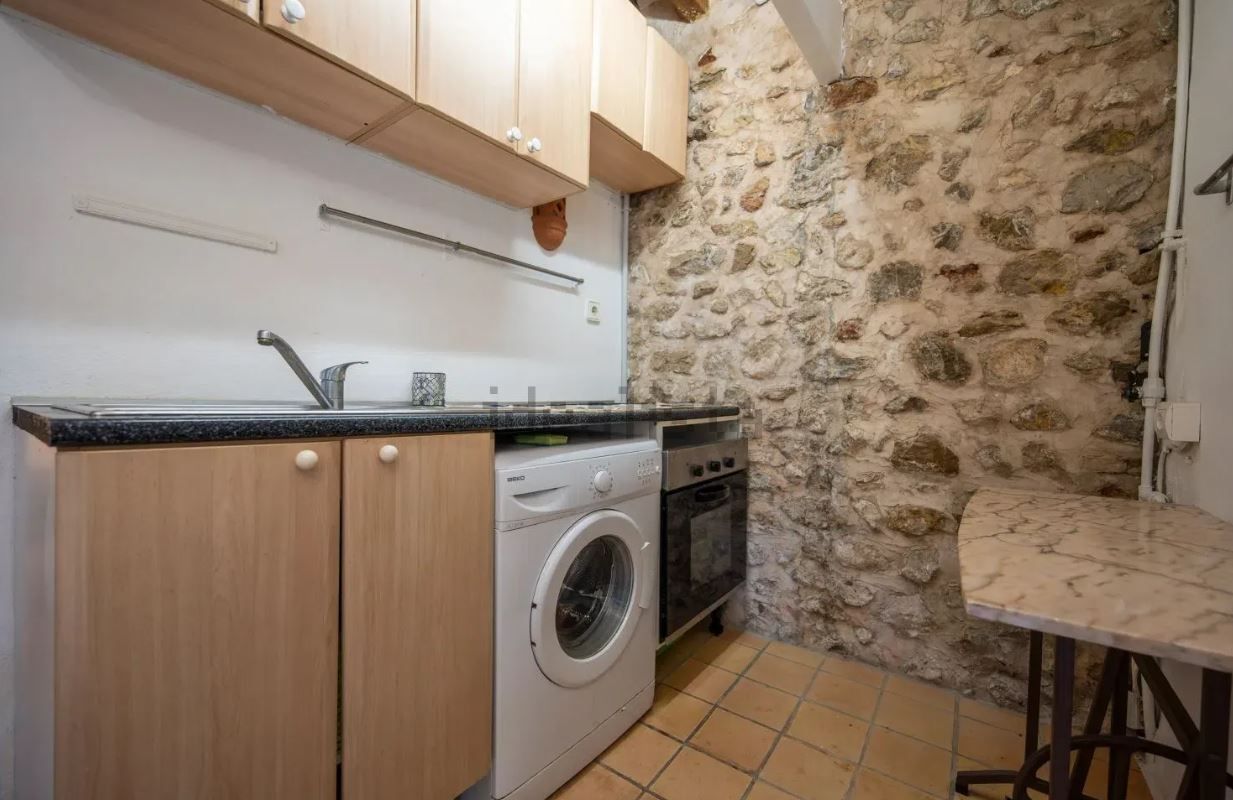 A la venta un edificio con dos apartamentos y negocio en Ibiza por 625.000 euros