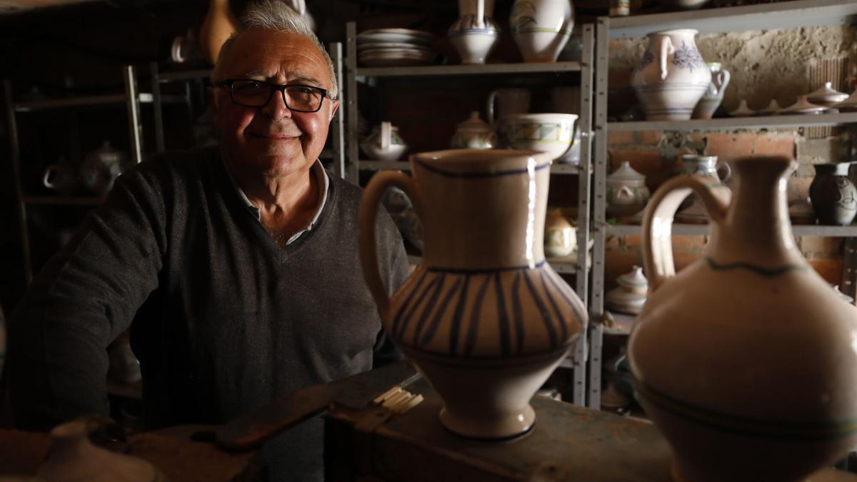 José Manuel Vega Gutiérrez, "Selito", en su taller de Faro.