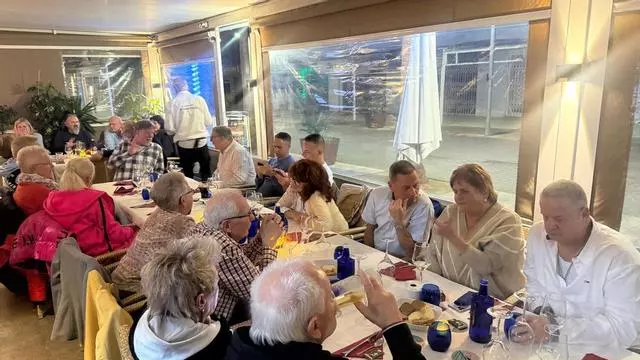 So waren das letzte Wine-Tasting und der Geburtstag von Jenny "Delüx" im "Goodbye Deutschland"-Lokal "Happy-Schnitzel"