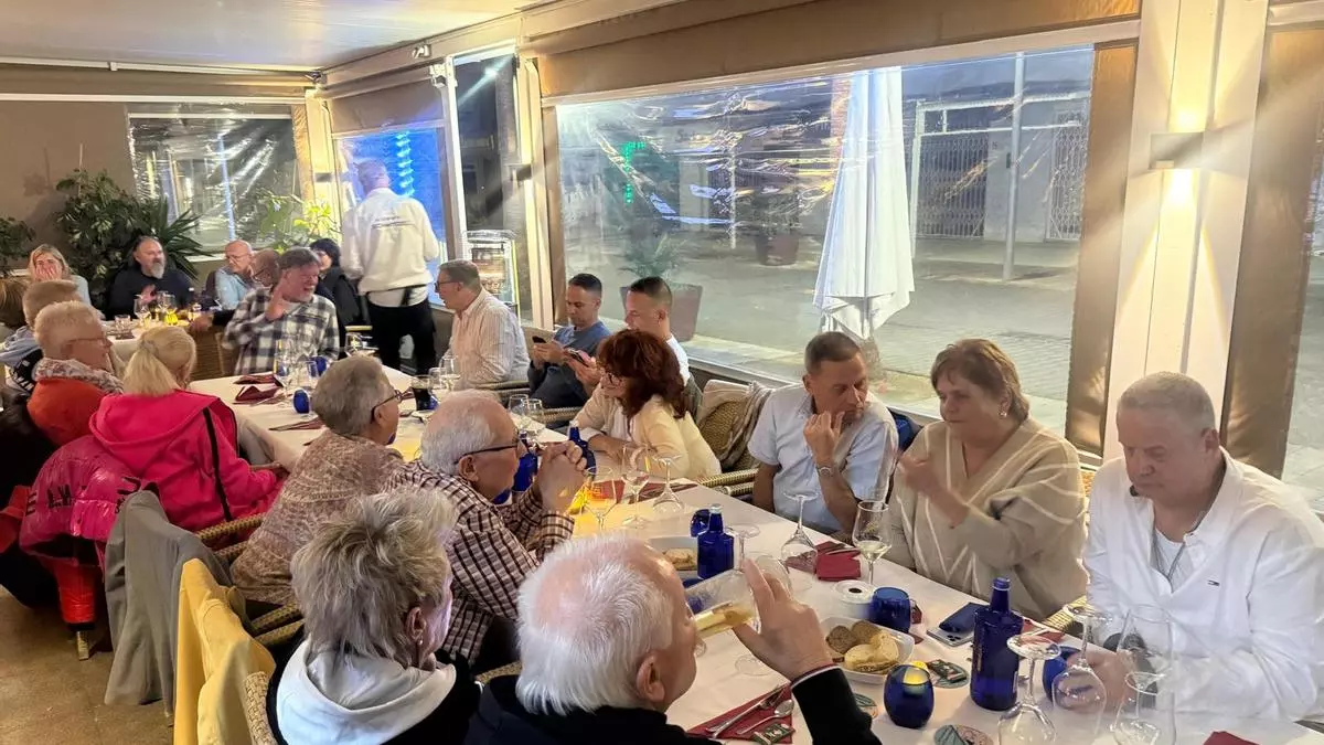 So waren das letzte Wine-Tasting und der Geburtstag von Jenny "Delüx" im "Goodbye Deutschland"-Lokal "Happy-Schnitzel"