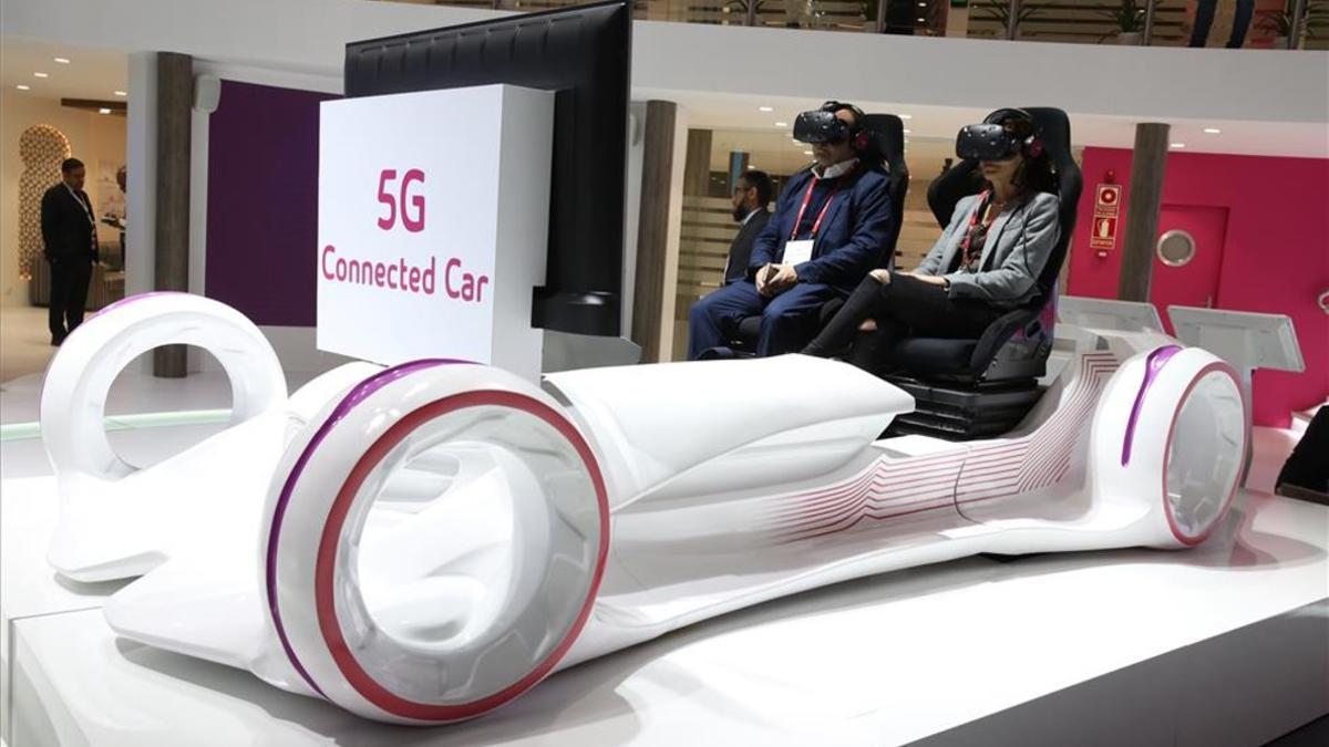 Simulación de coche conectado por 5G en el Mobile World Congress de Barcelona.