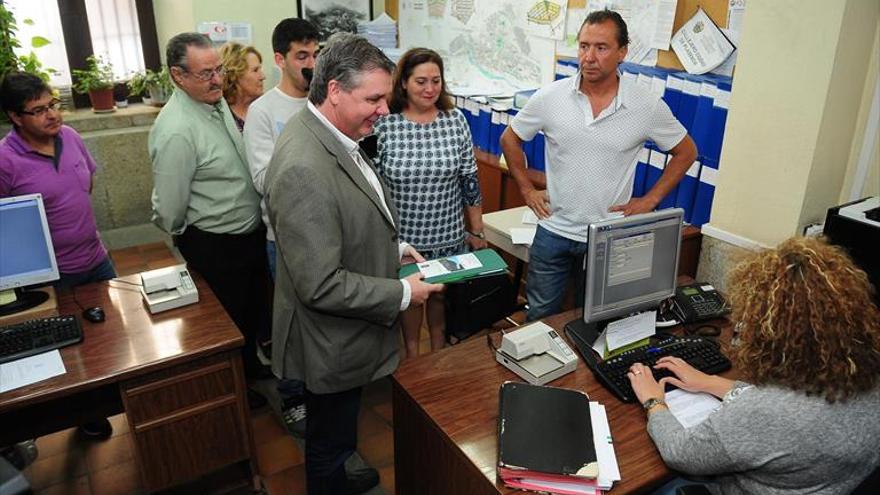 Los vecinos de la sierra de Plasencia presentan su plan para regularizar las casas