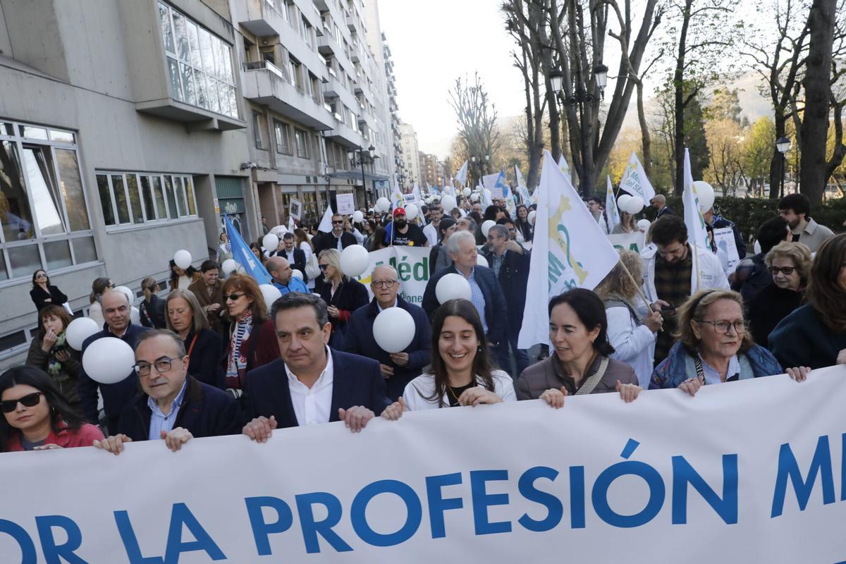 Así fue la manifestación de los médicos asturianos en Oviedo