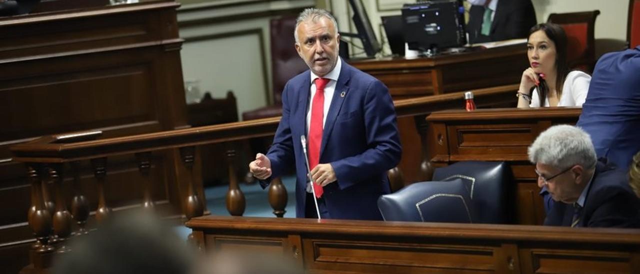 Ángel Víctor Torres, este martes, en el Parlamento de Canarias.
