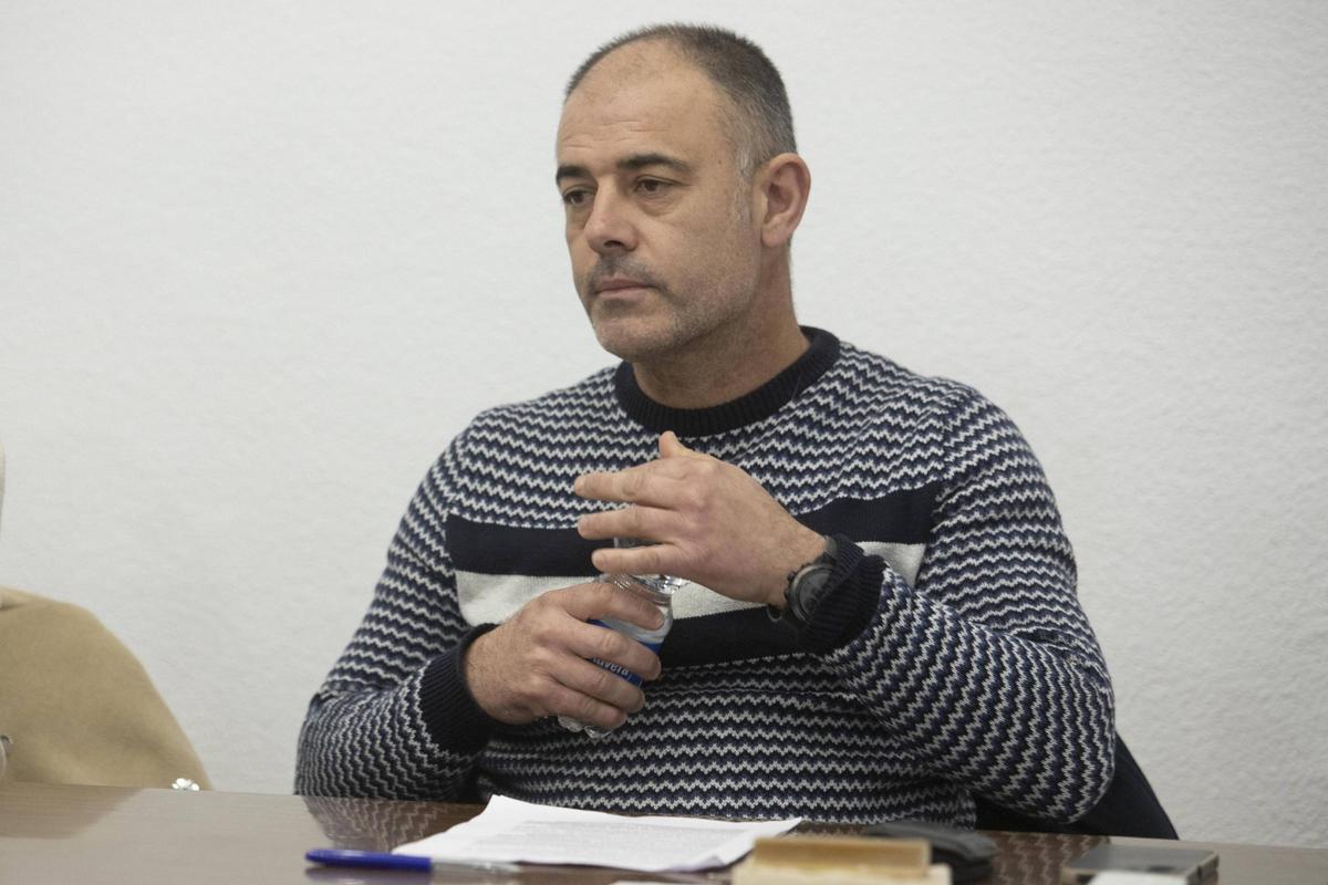 Dàrius Tortosa, candidato de Som Barxeta, en el pleno de la moción de censura de 2025.