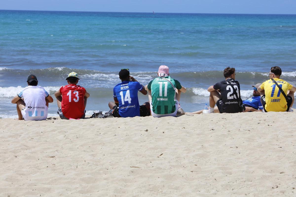 Bundesliga-Saison vorbei: Die Fußballer nehmen wieder die Playa de Palma ein