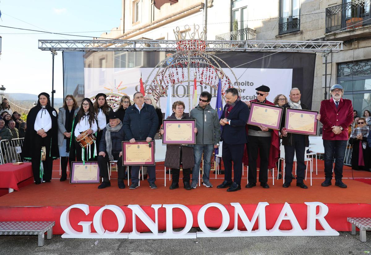 Actuaciones de rondallas y entrega de distinciones a rondalleiros mayores