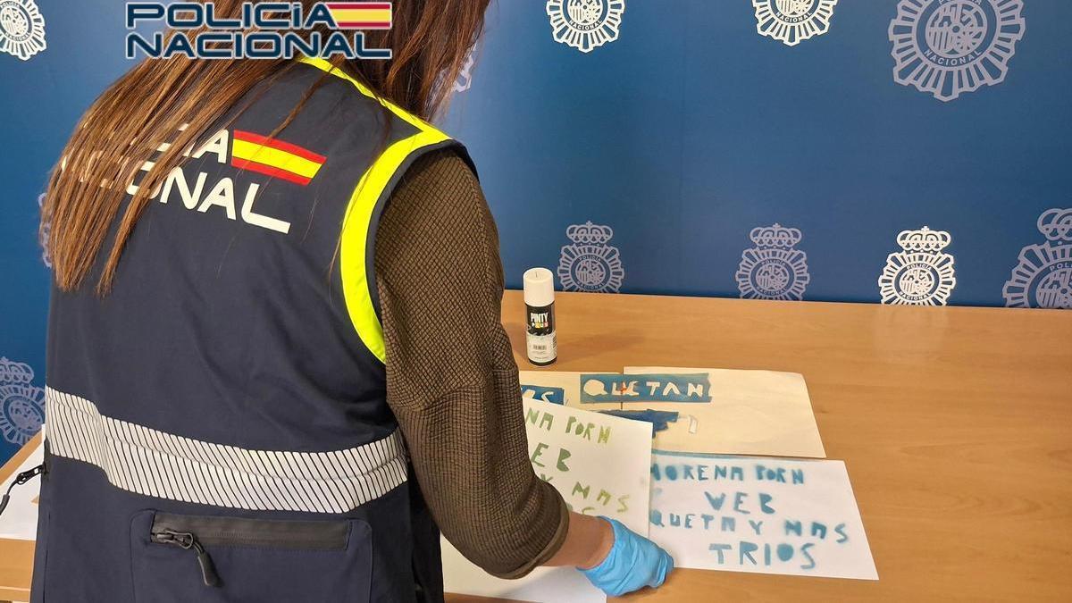 Material intervenido al detenido sobre los mensajes enviados a la víctima.