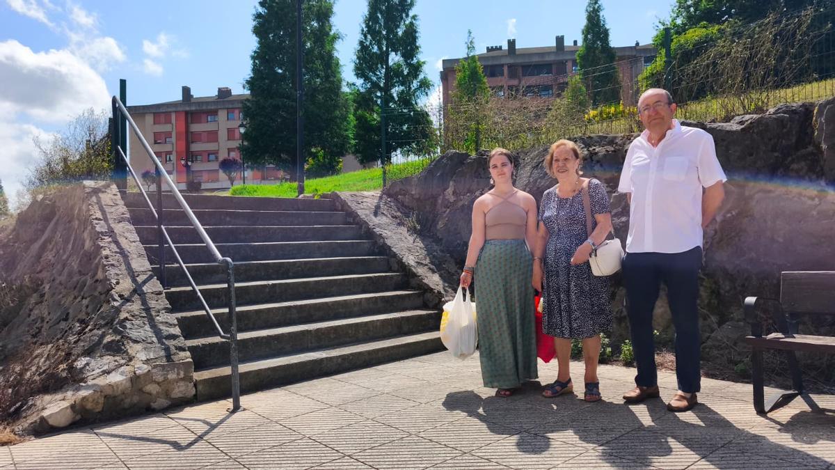 El barrio de Villafría (Oviedo) aplaude las futuras rampas de acceso al parque: “Hacían falta y eran muy necesarias”, en imágenes El barrio de Villafría (Oviedo) aplaude las futuras rampas de acceso al parque: “Hacían falta y eran muy necesarias”, en imágenes
