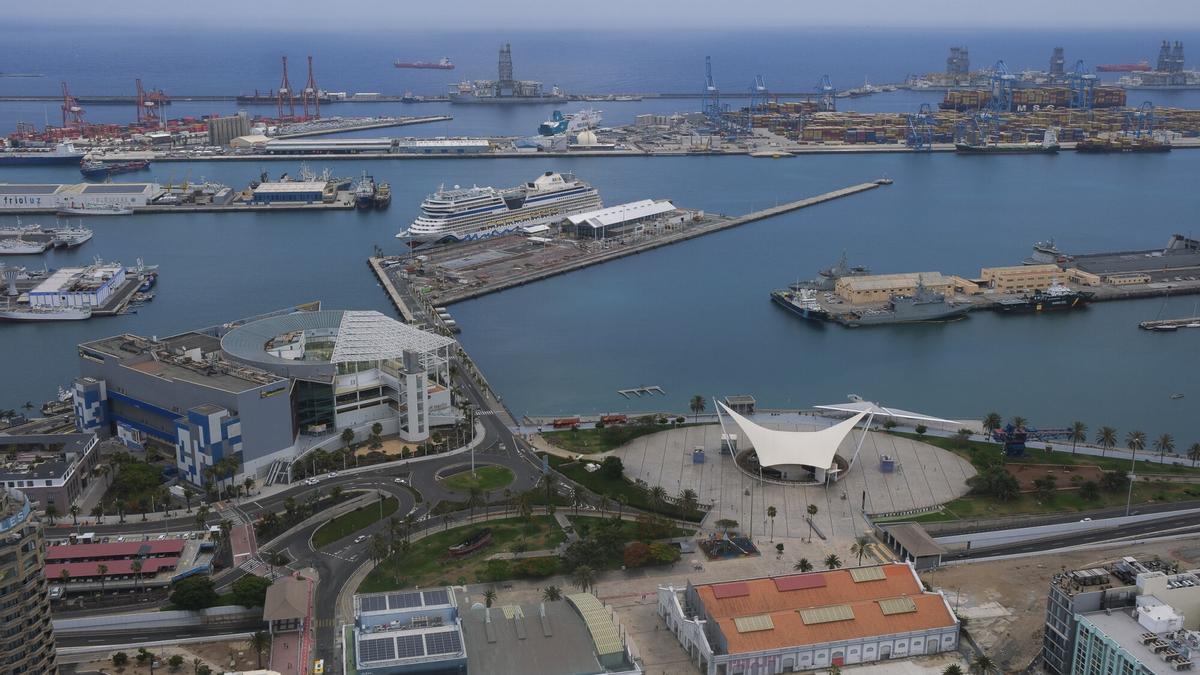 Cuatro detenidos, uno de ellos menor, por agredir a una pareja para robarles el móvil y un bolso en Las Palmas de Gran Canaria