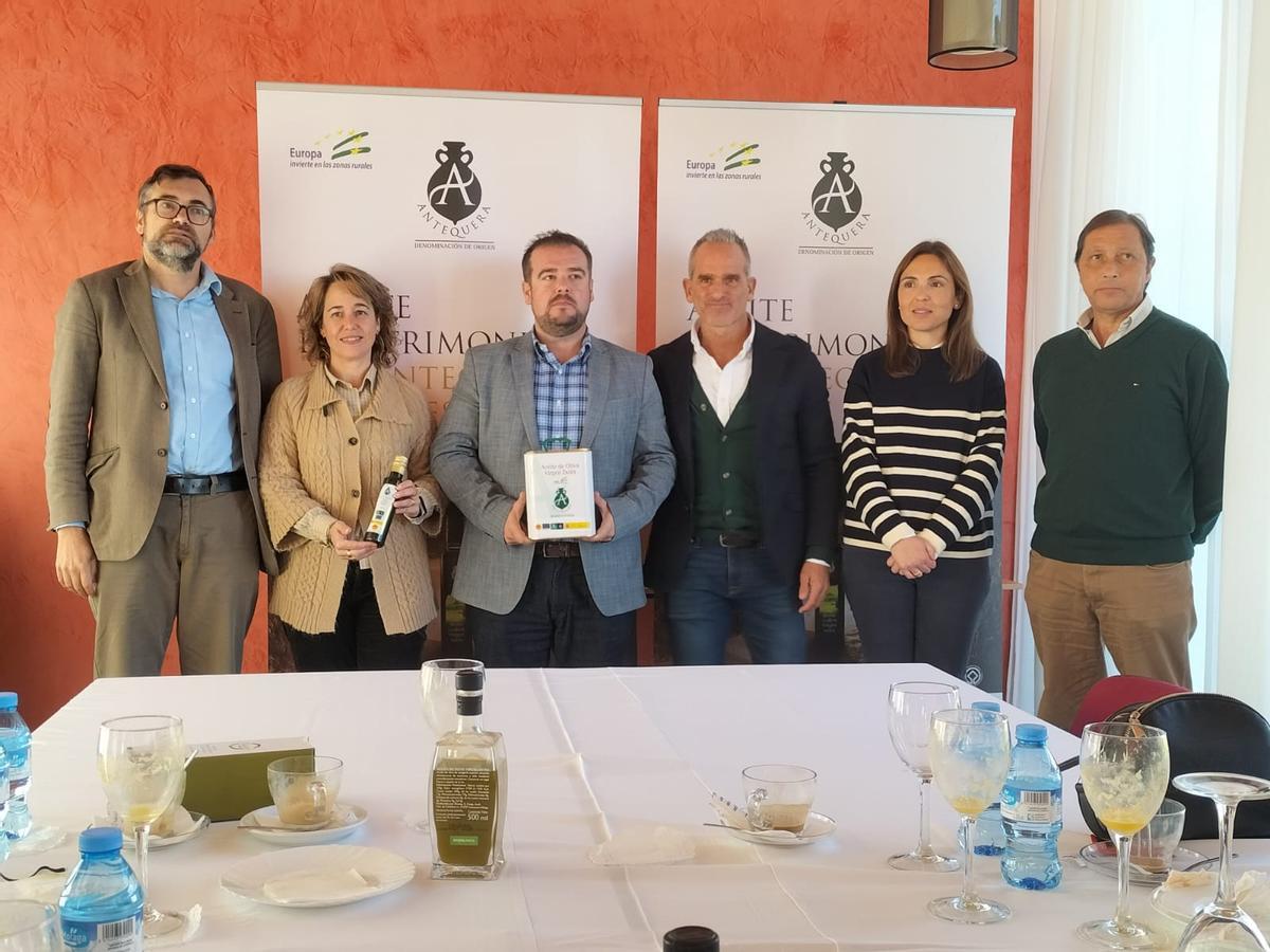 Presentación de la nueva campaña de aceite de oliva virgen extra en la sede de Dcoop