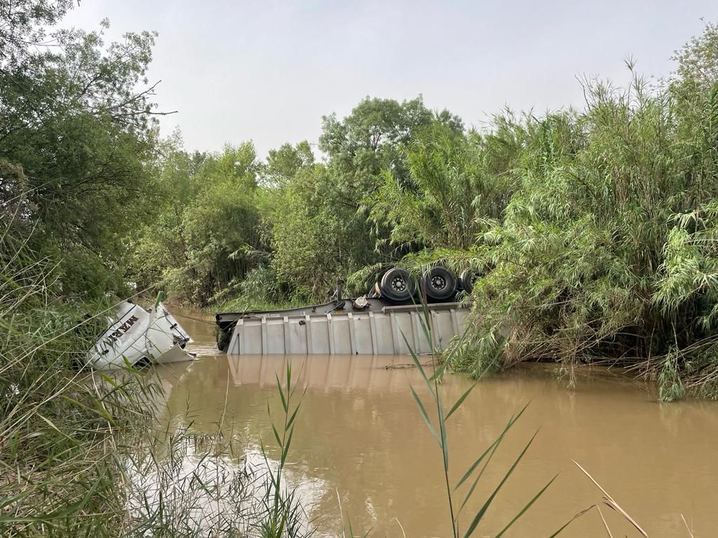 Mor el conductor d'un camió en precipitar-se amb el seu vehicle al riu a Sant Joan de Vilatorrada