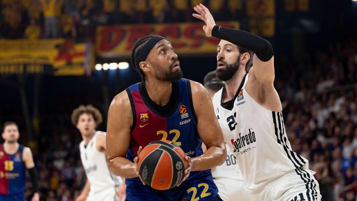 Jabari Parker, junto a 'Toko' Shengelia en un Bar?a-Virtus de Euroliga